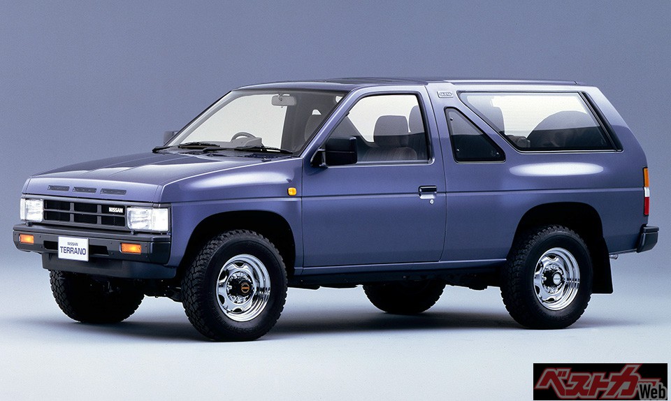 初代テラノ(1986年)。発売当初のボディサイズは全長4365mm×全幅1690mm×全高1680mm