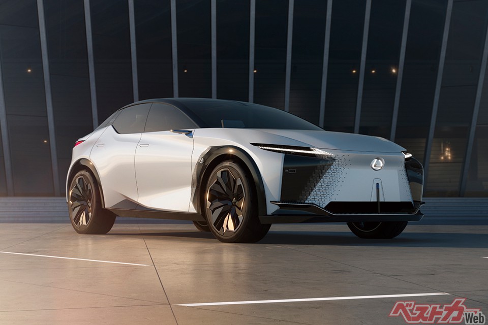 スピンドル形状をボディ全体に発展したスピンドルボディを新たに採用