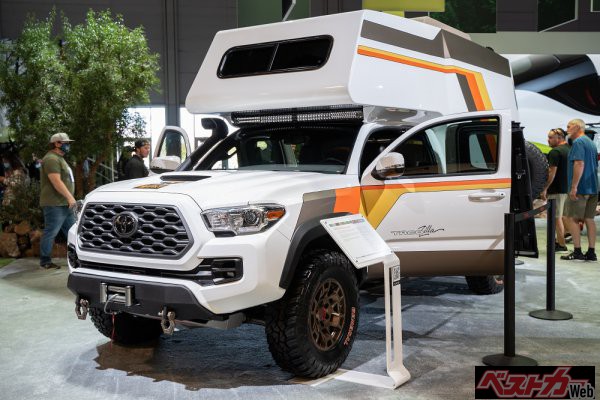 タコマをベースにキャンピングカーとしたタコジラ