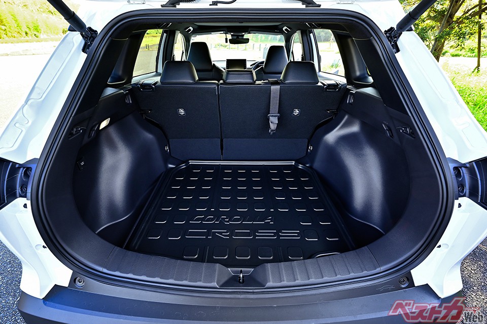 後席や荷室が広いカローラクロスのメリットは実用性だ