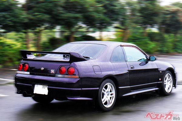 RB26エンジン特有のストレートシックス・サウンドを響かせながら走り去る姿も美しい。これからも末永く堀田さんと共に歩んで欲しい