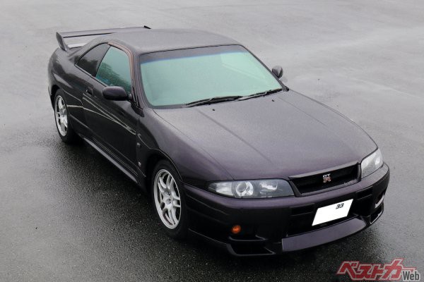 新車から26年経った愛車は家族の一員! R33型スカイラインGT-Rの真実とは? 【Bestcar Classic オーナーズボイスVOL.15】 -  自動車情報誌「ベストカー」