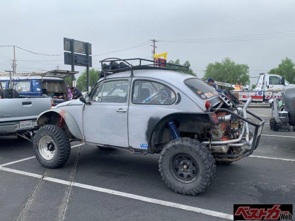 ワイルドな出で立ちのバハスタイルも本場カリフォルニアでは定番のスタイル。アメリカンV8マッスルカーにも負けない存在感を放っている