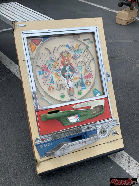 なんと、パチンコ台まで売っていた!これだから旧車のスワップミートは楽しい