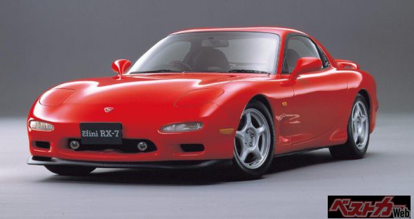 1991年にデビューした3代目FD3S型アンフィニRX-7。当初は255psだった最高出力は最終型では280psとなり、ロータリーターボの歴史はここで途絶える