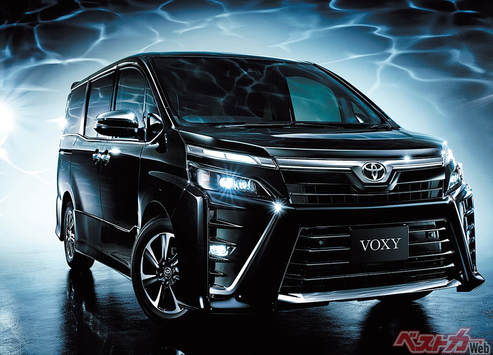 現行型のヴォクシー。一時期、車種廃止の可能性もあったが無事存続となった