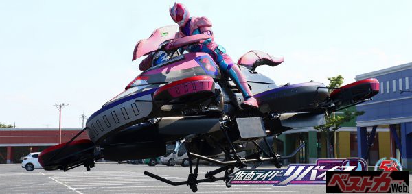 絶賛放映中の「仮面ライダー」に早くも登場している