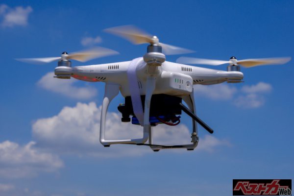 空飛ぶバイクは、今後無線操縦のドローンと近い高度を飛ぶことになる?