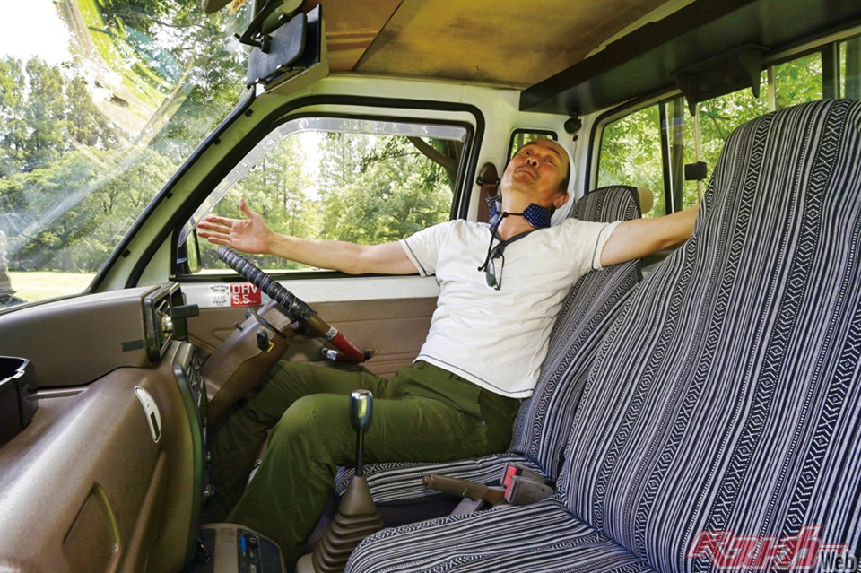 軽トラ愛がダダ漏れの清水草一氏。永年数々のクルマに乗ってきたライターがここまでメロメロになる魅力が軽トラにはあるのだ