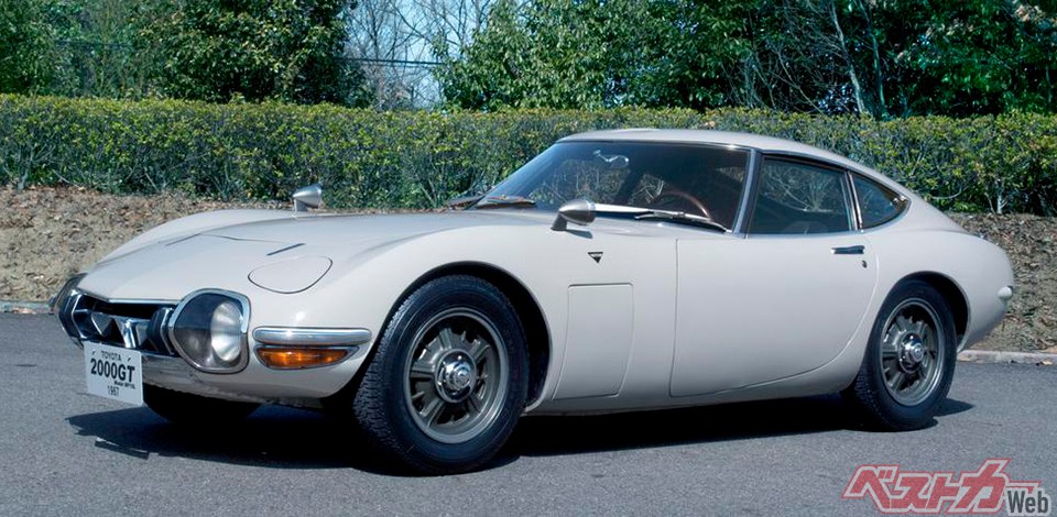 トヨタ 2000GT(1965年) 1965年、このクルマの出展は事件だったに違いない。1966年には『007ボンドカー』も登場