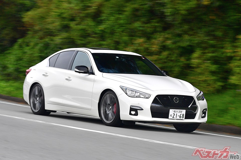 エンジン自体はVR38ほど気合いが入っていないものの、排気量当たりのトルクはNSXのJNCに匹敵するレベル。アクセルレスポンスも良好だ。こんなエンジンを大宣伝しないで出してくるあたりに日産の奥行きが出る