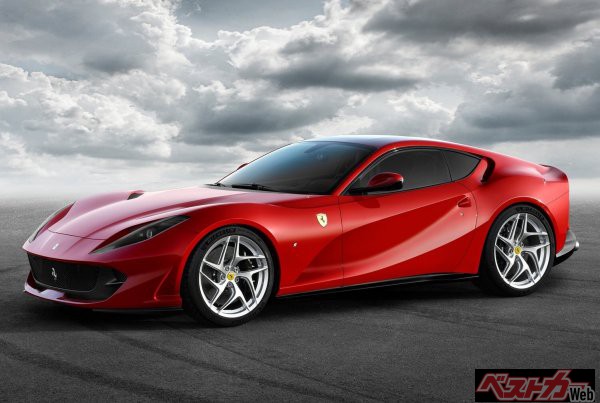 812スーパーファストは6496ccV型12気筒DOHC自然吸気エンジンを搭載。最高出力は800ps/8500rpm、最大トルクは73.3kgm/7000rpm、EPA燃費は極悪の5.7km/L