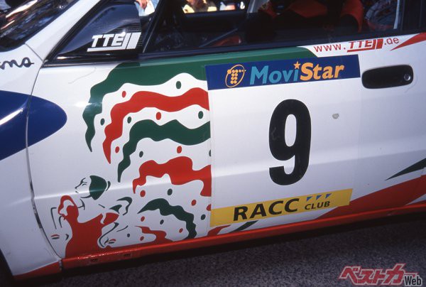 WRCに本格復帰した1998年  トヨタカローラWRCに施された遊び心溢れるビジュアルデザインとは？