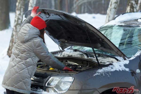 バッテリーやスタッドレスタイヤも 要注意 冬本番前に絶対やるべき車のメンテナンス 5選 自動車情報誌 ベストカー バッテリーやスタッドレスタイヤも 要注意 冬本番前に絶対やるべき車のメンテナンス 5選 自動車情報誌 ベストカー