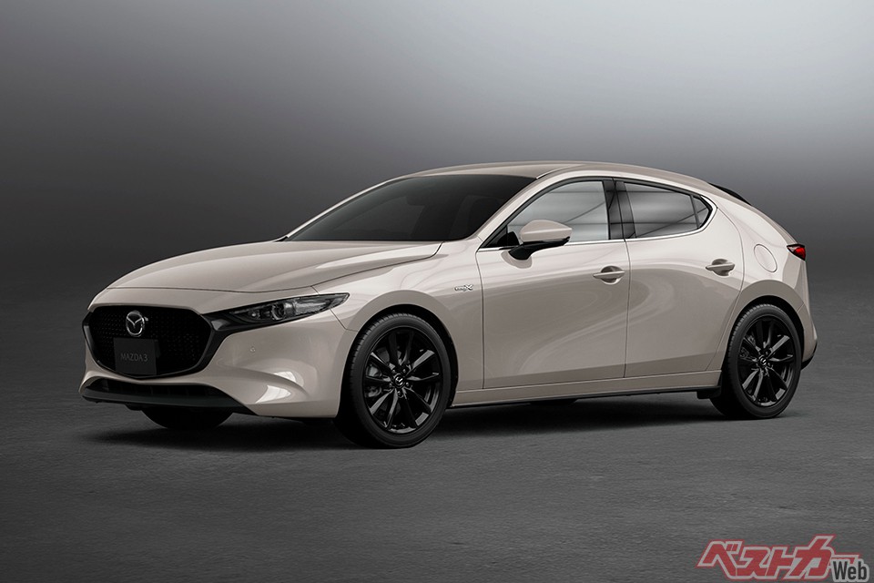 AT車についてはアクセルペダルの踏力特性も改良された。また、吸排気系サウンドもチューニングし直された