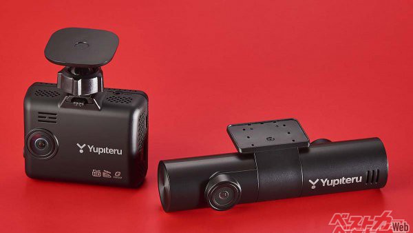 驚きのアイディアで死角なし!! 業界初リア2カメラを備えた新しいタイプの3カメラドラレコ