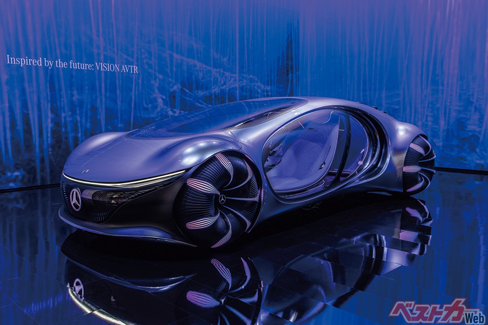 メルセデス・ベンツ ヴィジョン AVTR。電動化と自動運転に関する「夢」を全部盛り込んだコンセプトカー。ハンドルもペダルもなく、脳波でコミュニケーションする!