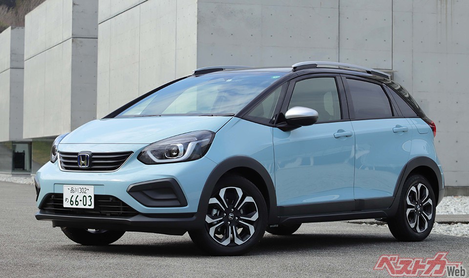 モデューロXを加えると全6タイプあるフィット。写真はクロスオーバー風のクロスター。多彩なバリエーションが魅力なのか? そうでないのか!?