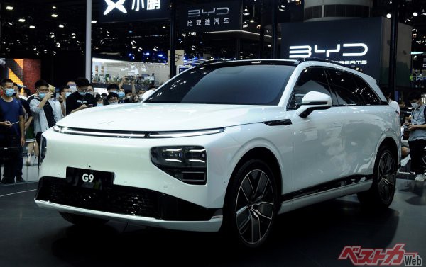 発表されたXpeng G9は中国市場には2022年第三四半期、世界市場には2023年に発売予定。世界戦略車だけにユーロNCAPや欧州のWVTAEU（車両認証基準）の基準を満たしてのデビューとなる