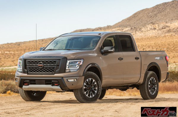 日産のフルサイズピックアップのタイタン。タンドラ同様に北米で人気モデルだ。2021年モデルより新世代フェイス「インターロックグリル」を採用