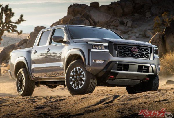 こちらはミドルサイズとなる日産フロンティア。角ばったボディはダットサン以来の伝統を引き継いだものと言える