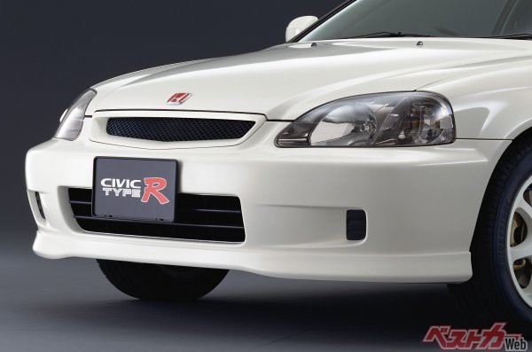 当時、ホンダ タイプR3兄弟の末っ子として誕生したシビックタイプR。1990年代のFFテンロクNAで最強の名をほしいままにした