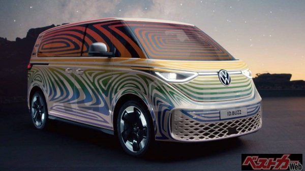 カモフラージュが施されているID.BUZZ。しかしタイプ2の面影がまったくない……