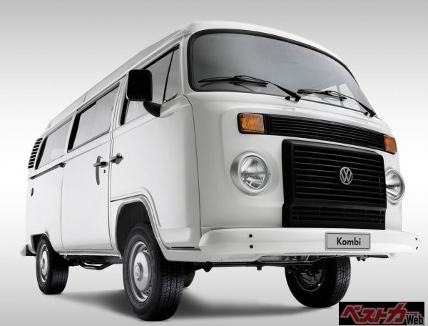 ブラジルで2013年まで生産されていたT2コンビ。リアにエタノールも使えるEA111型1.4L、直4エンジンを搭載。フロントの黒い部分には水冷のためラジエターを装備