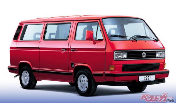 T3カラヴェル（1991年）。「カラヴェル」は乗用仕様の愛称。日本導入当初も「カラヴェル」だったが、1990年設立されたVW日本法人は北米名の「ヴァナゴン」で販売。一時期ダブルネームだった