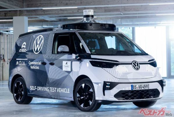 VWは2021年9月、自律走行装置を開発する企業ArgoAIと提携して開発したID.Buzz ADを公開