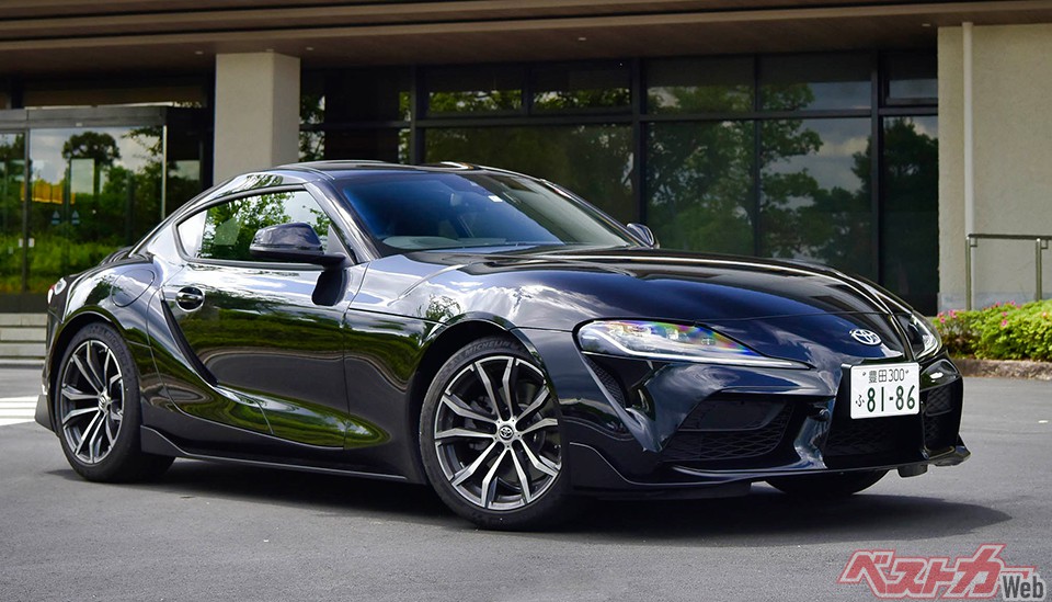 トヨタ GRスープラ。3.0L、直6ターボはBMW製。トルク感と低振動が魅力。これにトヨタ独自のECUチューニングが加味され手応えあり。乗るなら今だ!