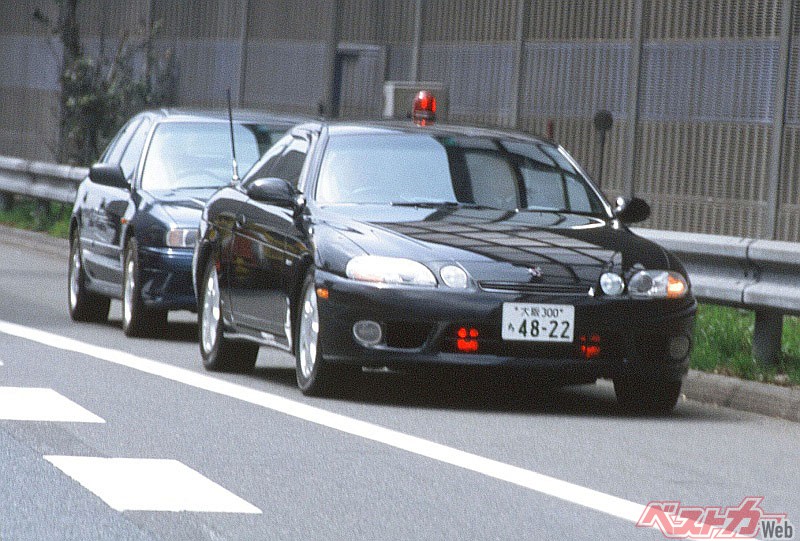 これで 速度取り締まりを 最上級クーペ ソアラ が覆面パトカーだった時代 自動車情報誌 ベストカー これで 速度取り締まりを 最上級クーペ ソアラ が覆面パトカーだった時代 自動車情報誌 ベストカー