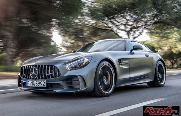 購入した店舗に置いてあればの前提だが、AMGのクーペモデルをレンタルして日常と異なる走りを体験することも可能だ