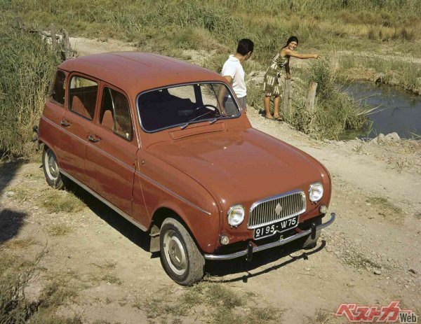 ルノーの大衆車として送り出された「ルノー4(キャトル)」は、世界中で販売され、その累計生産台数は800万台を超えている