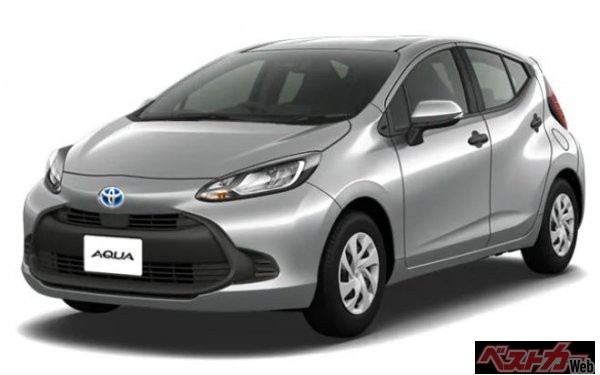 第2位は今年登場の2台目アクアの「B」グレード。ボディも大きく車重も重い。その結果、X以上のグレードでは1㎞/L以上燃費が悪化してしまう