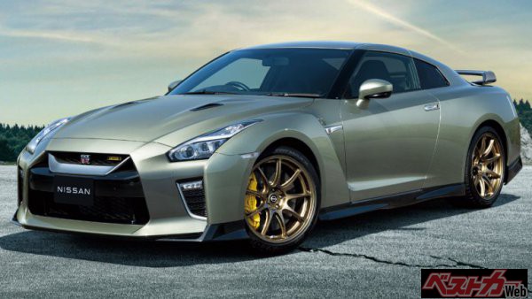 R35 GT-R 3.7Lツインターボで570PSで7.8㎞/Lという燃費は仕方なし。ただ高速クルージング時はリーン燃焼により10㎞/L近い燃費をたたき出す 意外?な経済性を誇る