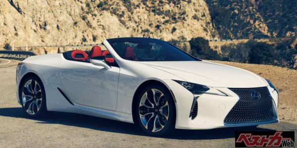 ワースト3位はLC500コンバーチブルとなる。同モデルはV8 5LのNAエンジンのみの設定。官能的なエンジンサウンドを響かせて走る優雅な姿は日本でも唯一の存在だ