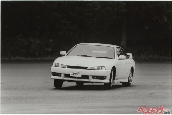 歴代唯一の3ナンバー車だった 6代目s14シルビアは失敗作だったのか 自動車情報誌 ベストカー 歴代唯一の3ナンバー車だった 6代目s14シルビアは失敗作だったのか 自動車情報誌 ベストカー