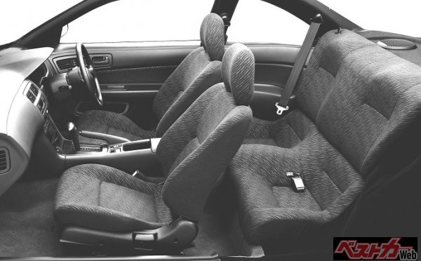 拡大されたボディサイズにより、走行安定性の他居住性も向上。リアシートも短時間であれば何とか座れる実用性もあった。この辺は現在のGR86/BRZと変わらない先見性だったかもしれない