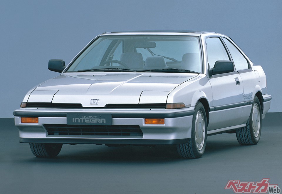 3ドアハッチバック・5ドアハッチバック・4ドアセダンで展開されたホンダ クイント インテグラ(写真はハッチバック・1985年)