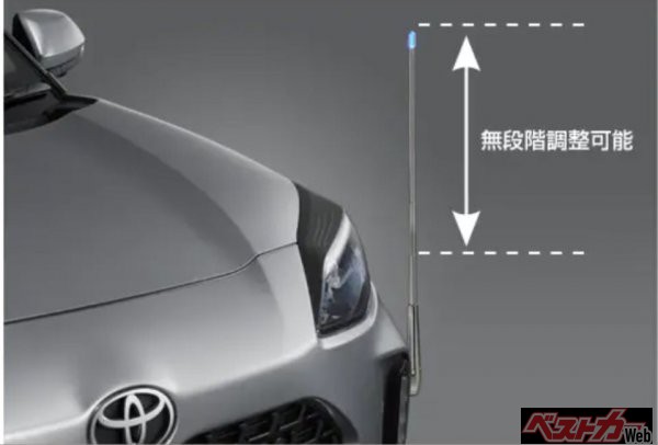 トヨタ・ヤリスクロス。フェンダーランプは手動調整可能としてスモールランプに連動して先端がブルーに点灯する
