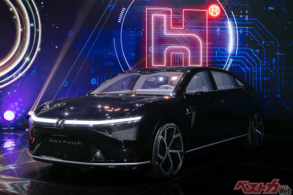 全長5.1mというラグジュアリーセダンの試作車「モデルE」。デザインはピニンファリーナ