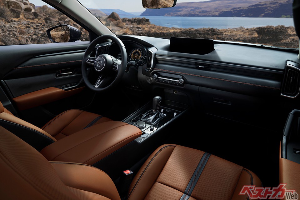 アウトドア先でもドライバーや同乗する人にも快適なドライブができるよう作られたインテリア