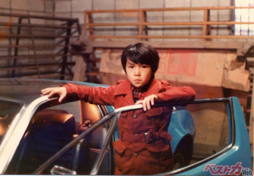 かつてレーシングサービスデイノの切替氏が所有していた、マセラティ・ボーラの前でパチリ。関口少年は土浦市にも遠征していた