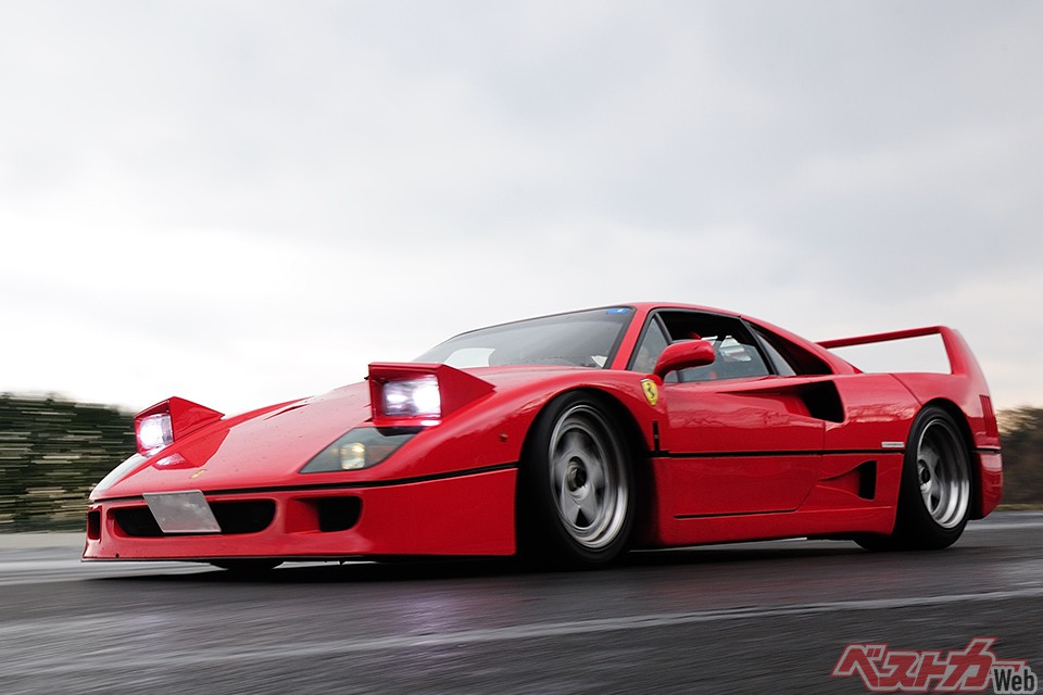 <strong>フェラーリF40</strong>