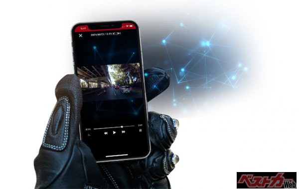 車載型だとモニター一体型のものも多いが、2輪用はそうはいかない。そのためWi-Fiに接続することで、スマホでの映像確認やダウンロードも可能となった