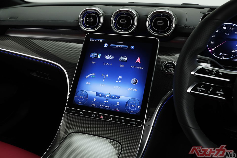 「ハイ! メルセデス」で有名なベンツの音声認識システム「MBUX」。ナビの案内中止をスイッチで探すのは手間が多いが、音声認識なら一発である