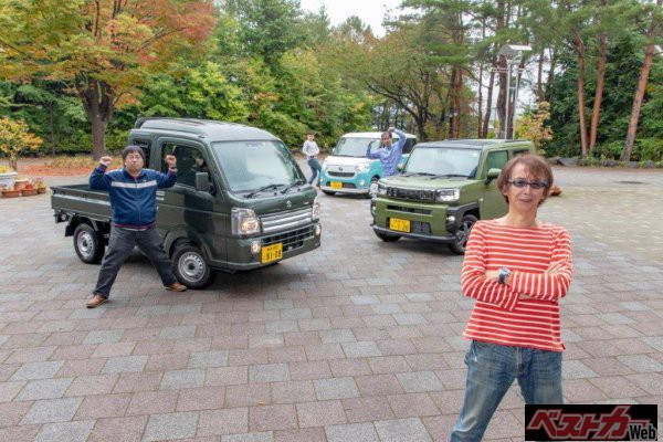 無免許のカーツさとう氏(手前)でも免許があったらいいなと「瞬間的に」思うことは無いのか?の問いに「ない」と即答。なぜなら、ずっとあったほうがいいと思っているからだ