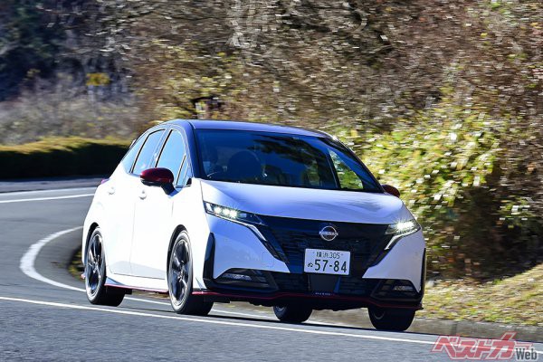 ハイブリッドモデルのイメージを一新する乗り味を見せるノートオーラNISMO。コンパクトスポーツの走る楽しさをじゅうぶんに味わえるモデルだ