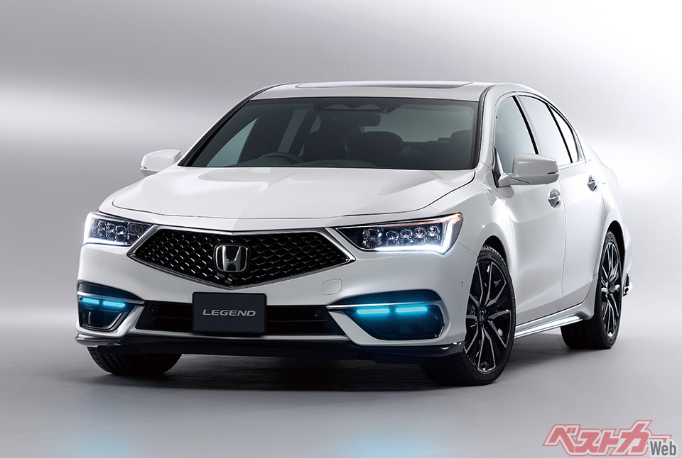 世界で初めてレベル3の自動運転を実現した最新技術「ホンダセンシングエリート」を搭載したレジェンド(2021年3月登場)。もしかするとレジェンドの存在は、「ホンダの最先端技術を味わえる」という意味での「フラッグシップ」「ラグジュアリーサルーン」であったのかもしれない